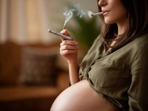 Grossesse et cigarette électronique : ce qu'il faut savoir avant de vapoter